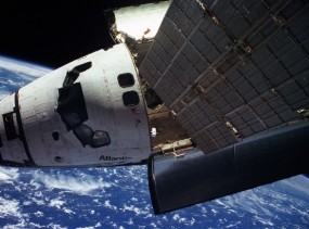 Space-Shuttle-Atlantis-MIR