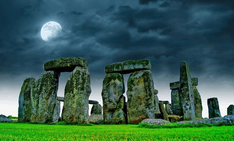 No Druids, just bones at Stonehenge. 